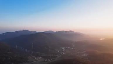 4K航拍大山晨雾缭绕山脉绵延重峦叠嶂视频的预览图